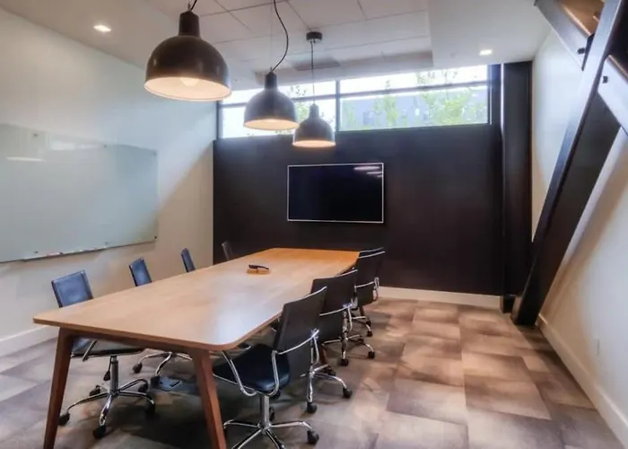 Cozysuites Modern 1br, Lawrenceville