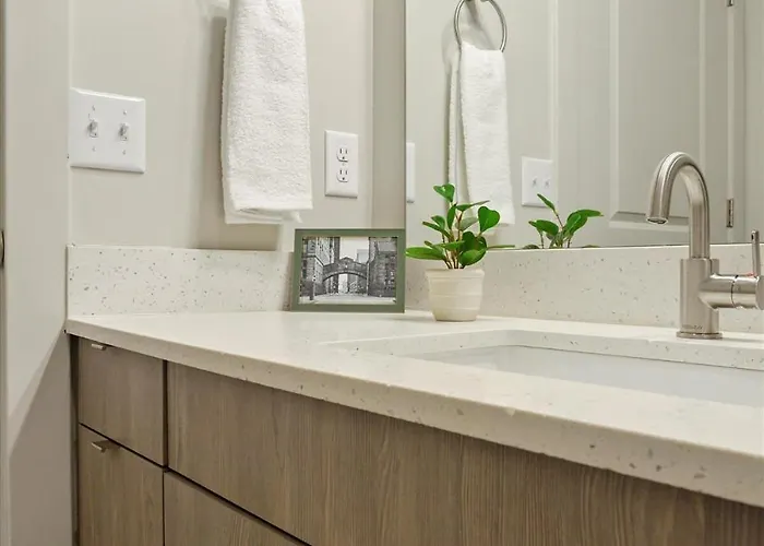 Cozysuites Modern 1br, Lawrenceville Apartment Pittsburgh